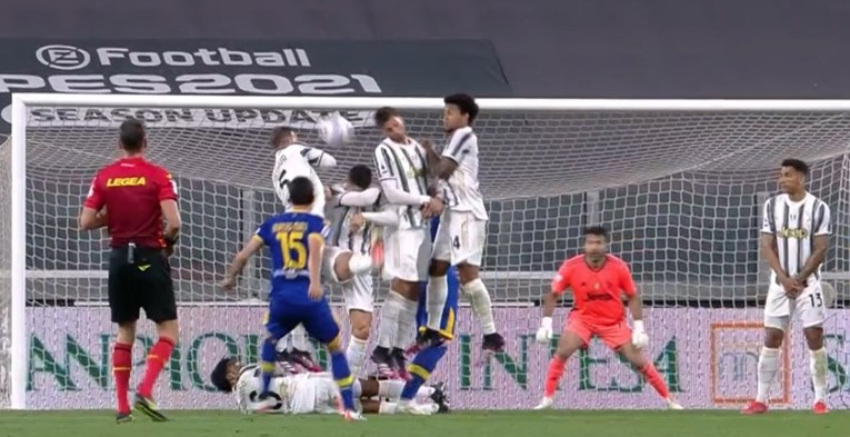 Pogledajte Ronaldovu reakciju u živom zidu zbog koje ga opet napadaju u Italiji