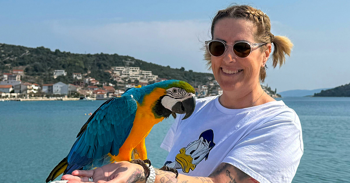 Ovo je Bella. Šarena ara koja je vratila osmijeh u Tanjin život nakon teške bolesti