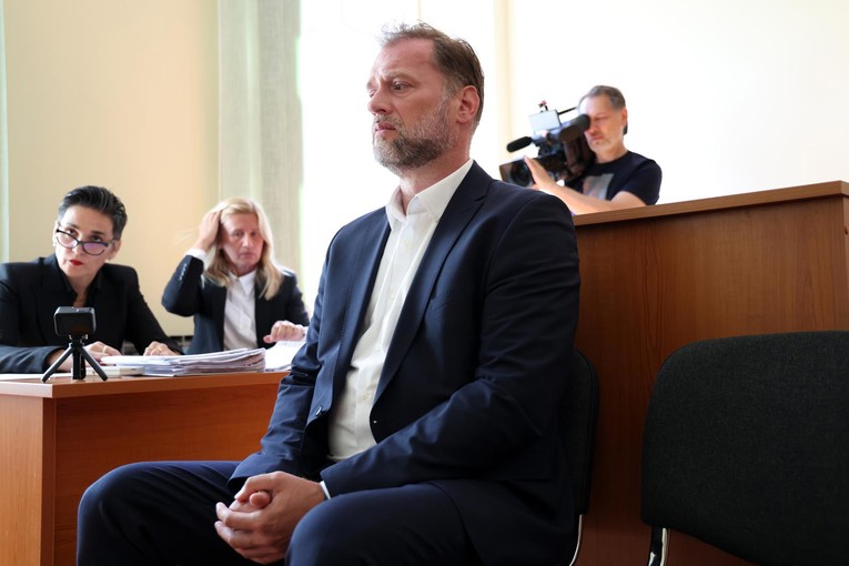 Banožiću nastavljeno suđenje, doveo nove odvjetnice. Tužiteljstvo: Odugovlače spor