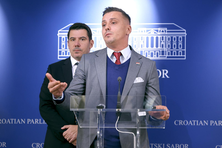 Mostovac: Imamo migrante koji klanjaju na Zrinjevcu