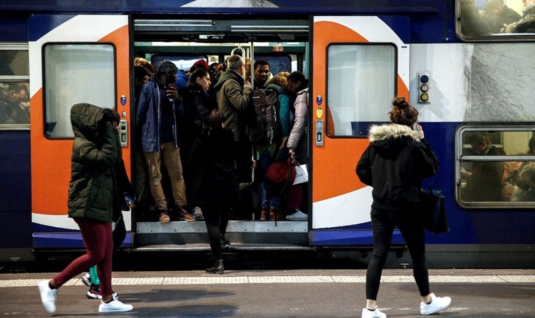 Francuski željezničari prijete da će štrajkati i za Božić