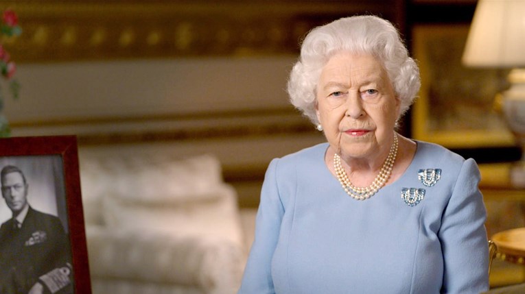Kraljica Elizabeta pozvala Britance da nikad ne gube nadu