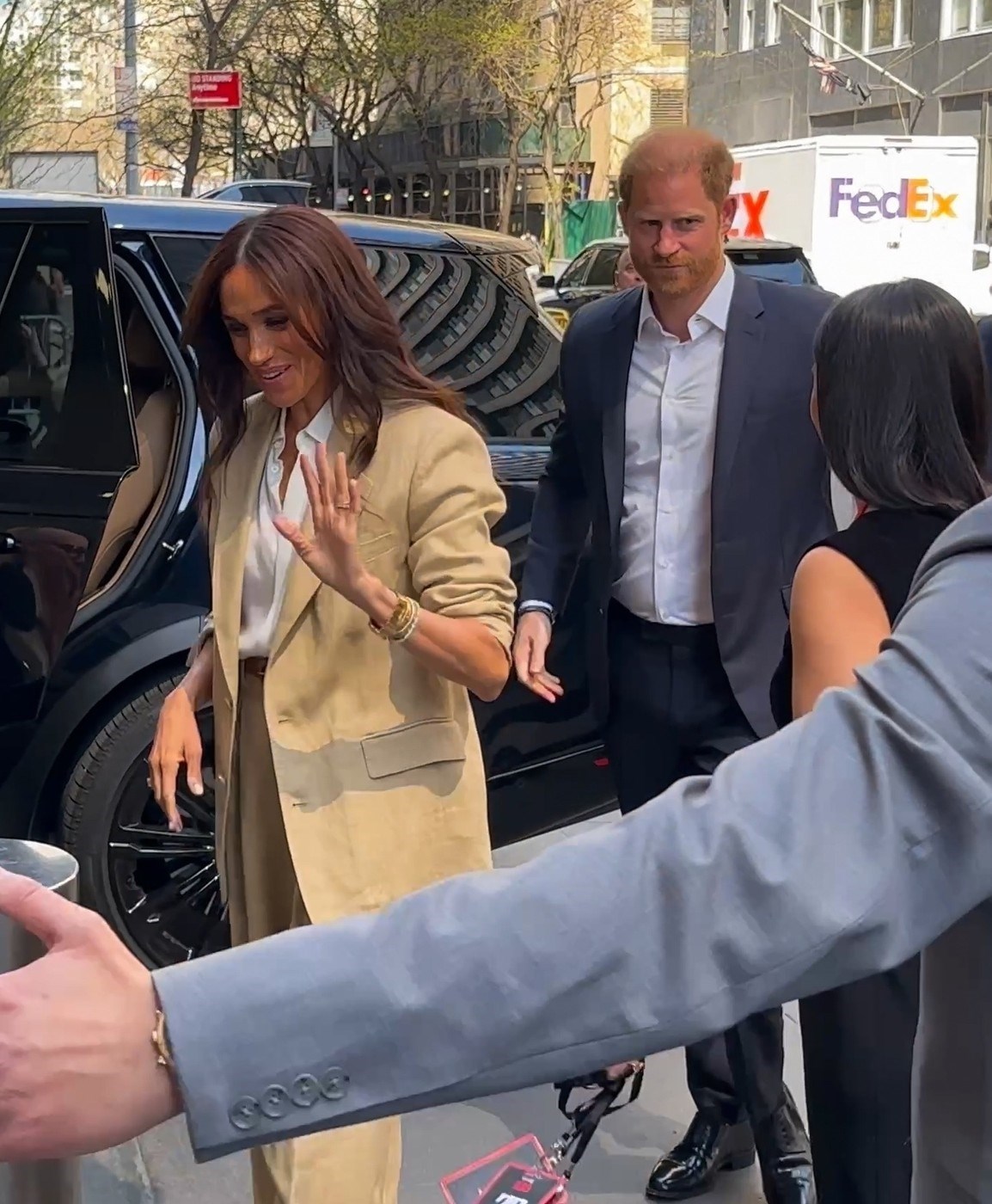 VIDEO Princ Harry pokušao pružiti ruku Meghan, ona ga nije ni pogledala