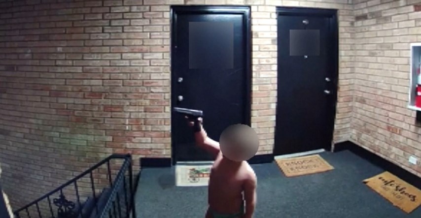 VIDEO Dječak u pelenama se pred stanom u SAD-u igra s napunjenim pištoljem