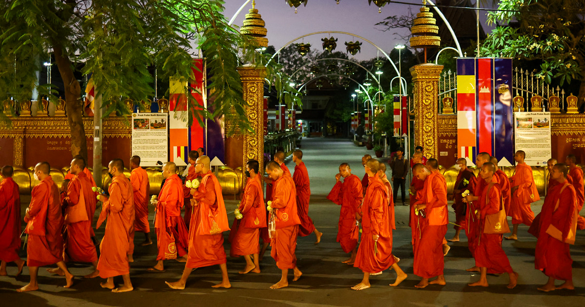 FOTO Tisuće ljudi bosonogo marširalo u Kambodži