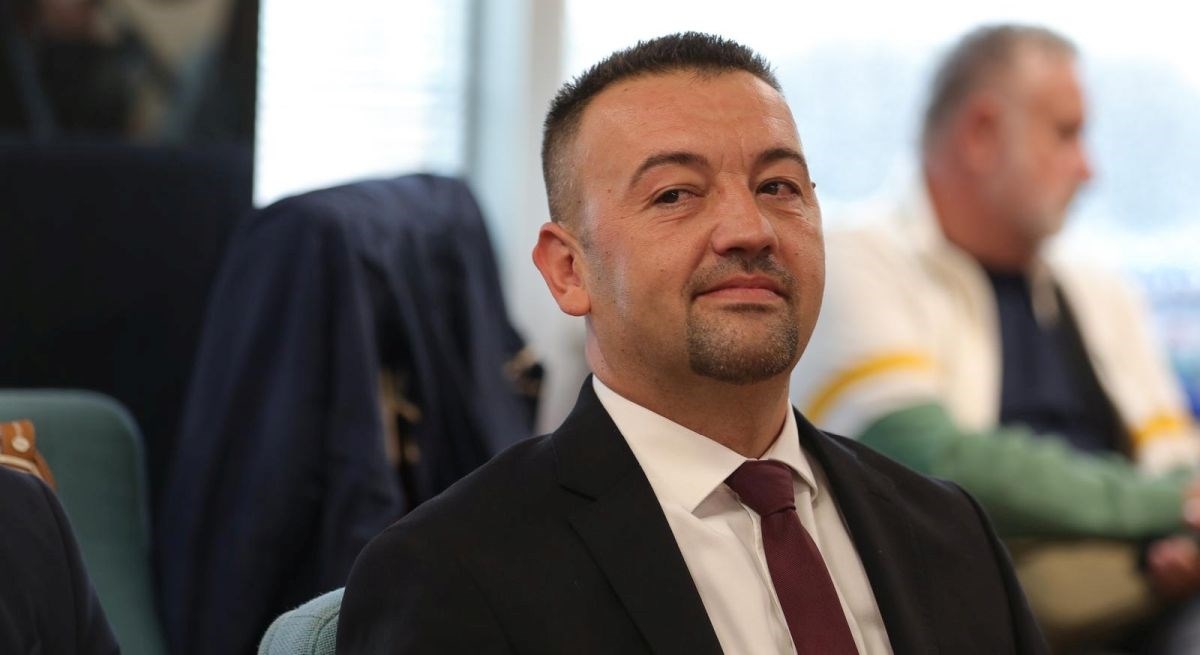 Vukovarski gradonačelnik umjesto nove škole želi plivalište. "Učenika je sve manje"