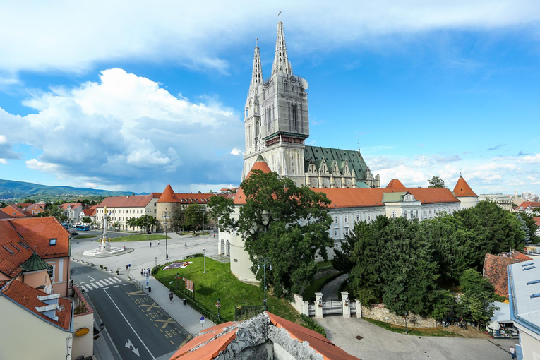 Pronađen novac na zagrebačkom Kaptolu, policija traži vlasnika