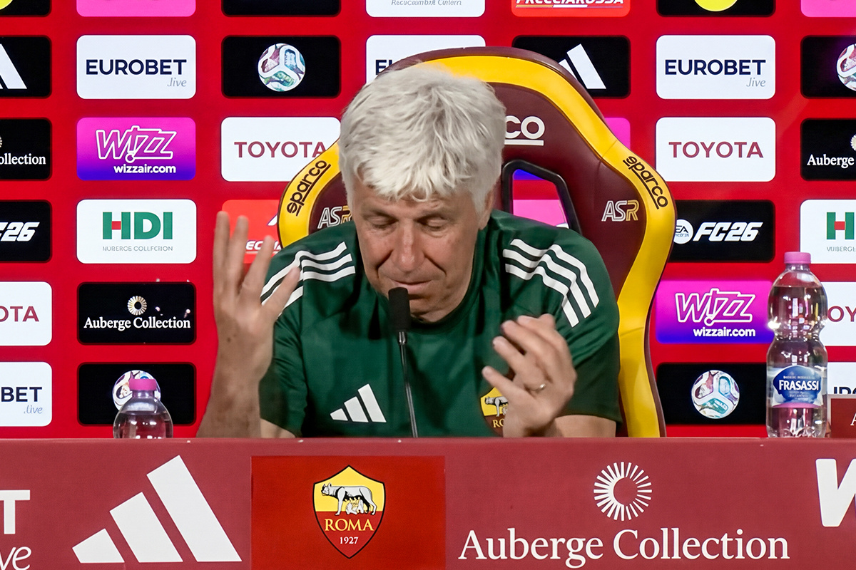 Trener Rome prekinuo presicu. U suzama je izašao iz prostorije