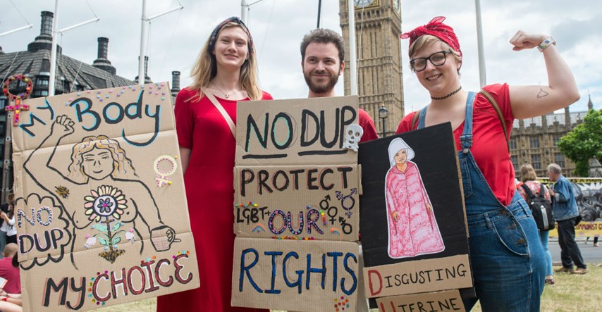 U ponoć u Sjevernoj Irskoj istječe zabrana pobačaja i istospolnih brakova