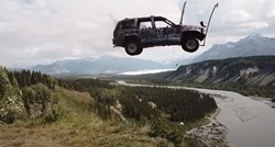 VIDEO Na Aljasci slave Dan nezavisnosti lansiranjem automobila s litice