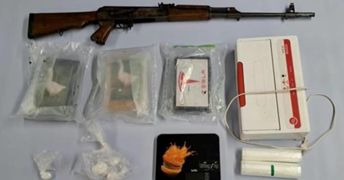 VIDEO Policija u Sinju zaplijenila 3.5 kilograma kokaina i snajper