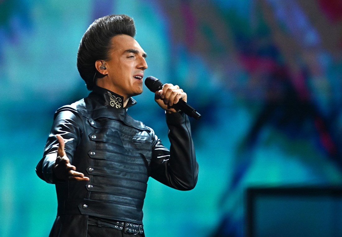 Tko je predstavnik Srbije na ruskom Eurosongu? Privlači pažnju neobičnom frizurom 