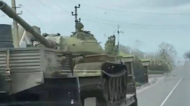 FOTO Rusija vadi stare tenkove iz skladišta. Analitičar: To je potez očajnika