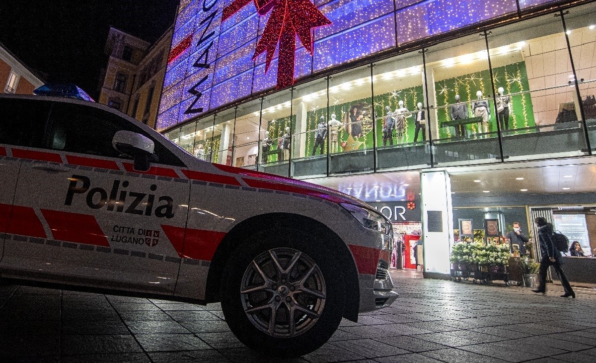 U Švicarskoj nožem ubola osobu u šoping-centru, pripadnica je džihadističkog pokreta