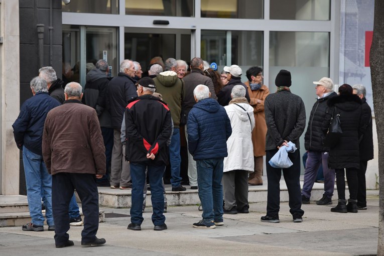 U srijedu počinje isplata mirovina za ožujak i razlika usklađivanja