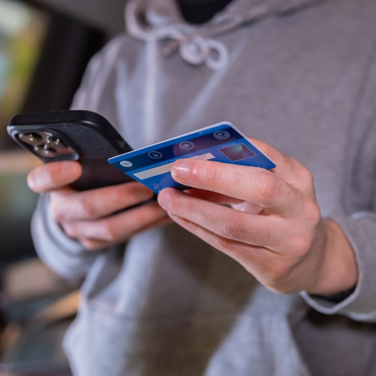 Više osoba sa splitskog područja ostalo bez stotina tisuća eura u prijevari