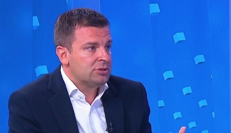 Hrebak: Nema više grijanja škole popodne da bi spremačice mogle pospremiti