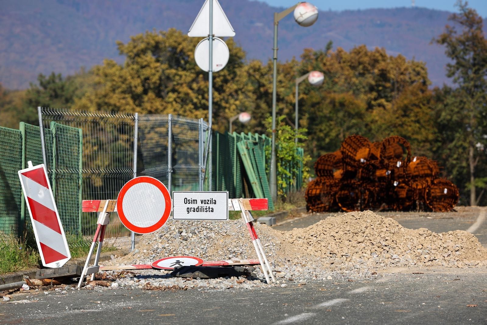 Opet se aktiviralo klizište na Pantovčaku, zatvorena cesta. Oglasio se Tomašević