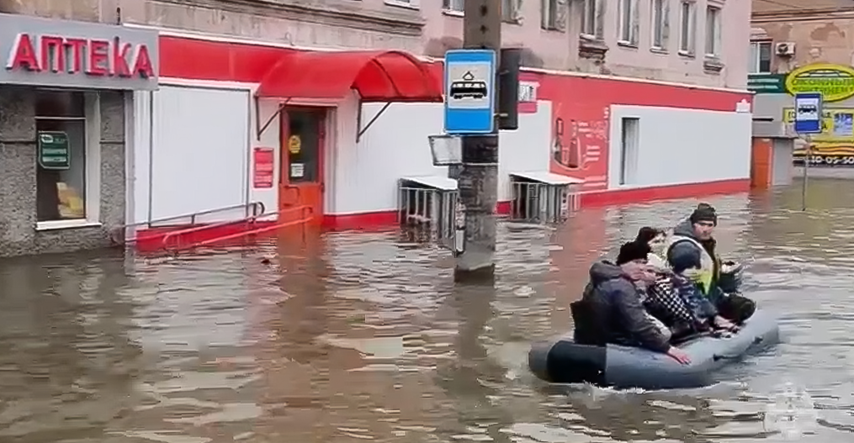 Rekordne poplave na Uralu, oglasile se sirene. Rusija: Kriv je Kazahstan
