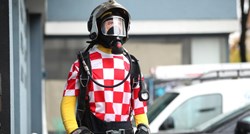 Podržali Vatrene: Zagrebački vatrogasci ispred svoje zgrade postavili lutku s dresom