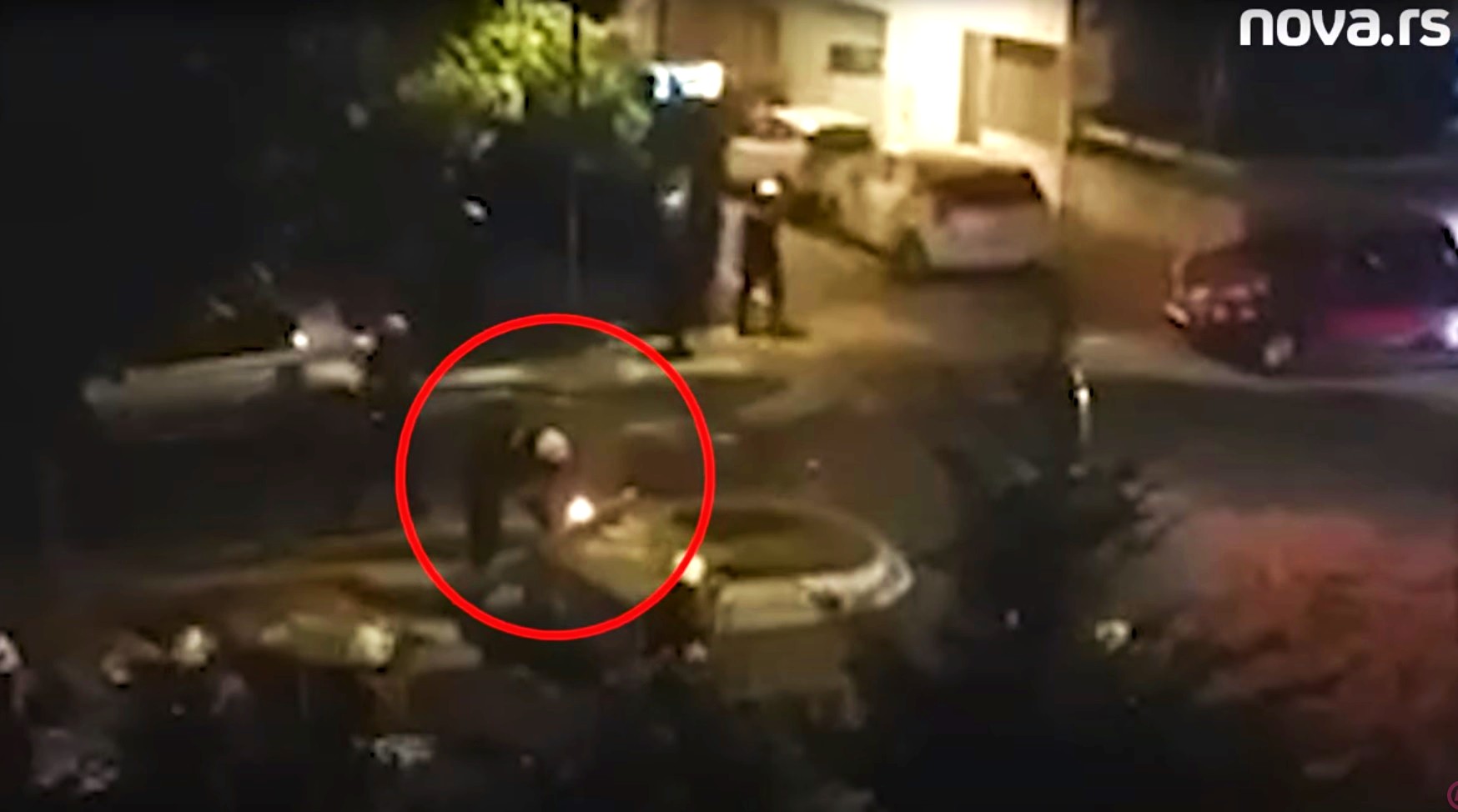 VIDEO Pali li na ovoj snimci policajac kontejner u Beogradu?