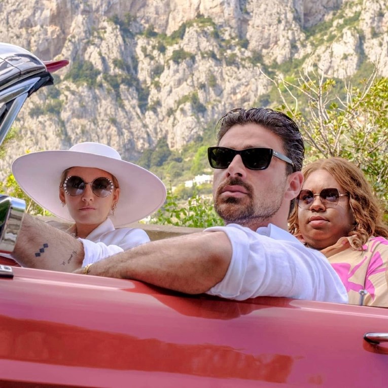 Objavljene su prve fotke iz nastavka crne komedije s Blake Lively i Annom Kendrick