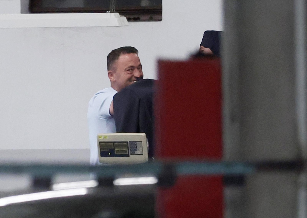 FOTO Lazar osumnjičen da je podmitio nogometnog suca, smije se dok ga privode