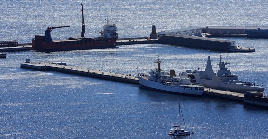 Ukrajina: Pogodili smo ruski spasilački brod na Krimu
