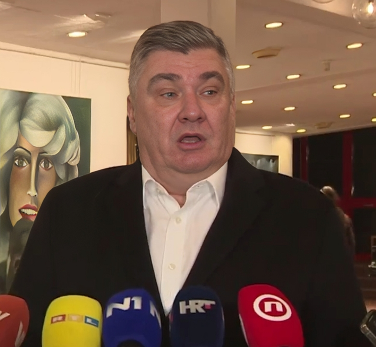 Milanović: Evo Francuza u Srbiji, njima prodaju nove Rafale. Ispadamo papci