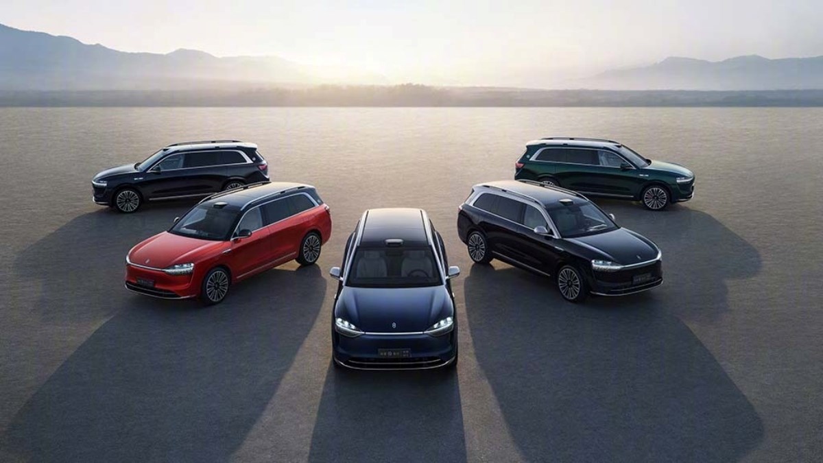 Ojačan je čelikom za podmornice, a u opremi ima 32-inčni televizor i frižider