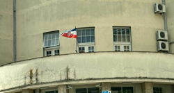 VIDEO Na gimnaziji u Zagrebu vijori se hrvatska zastava okrenuta naopako