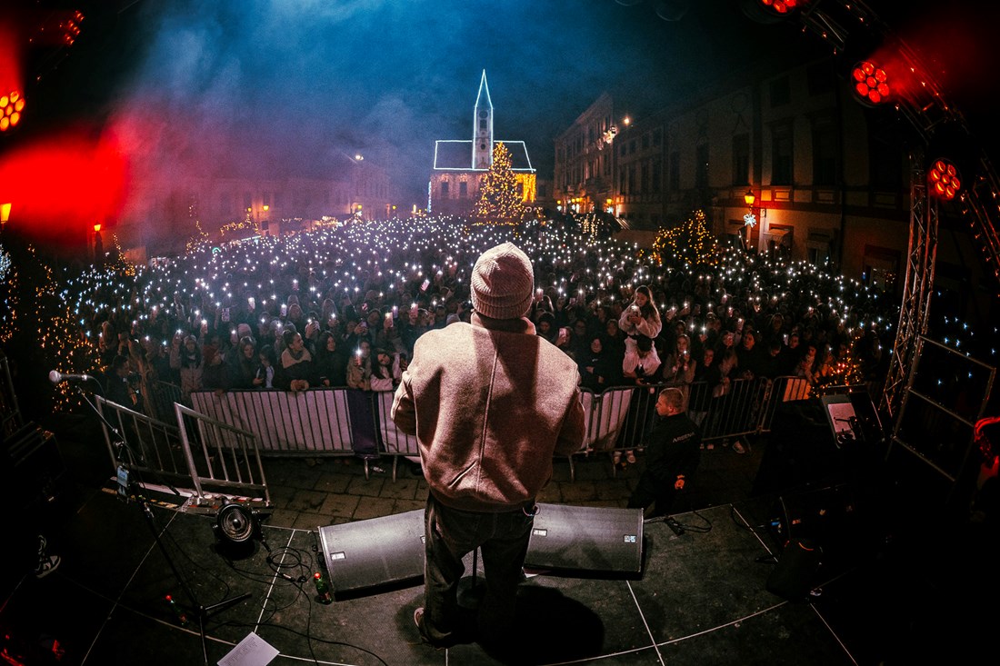 Deset tisuća ljudi okupilo se na koncertu dečka koji je tek izdao prvu pjesmu