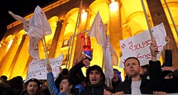 Građani Gruzije već dva tjedna prosvjeduju, danas su blokirali ulaz u parlament