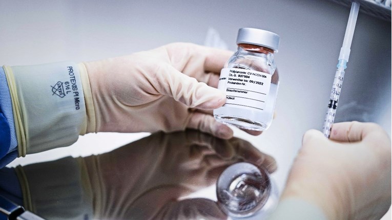 EMA neće postavljati prag od 50 posto učinkovitosti za cjepiva protiv covida-19
