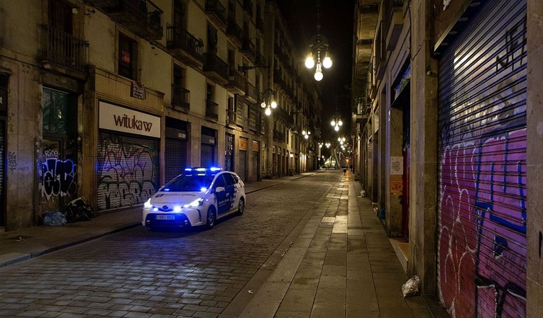 Španjolska proglasila izvanredno stanje do svibnja, Katalonija uvela zabranu ulaska