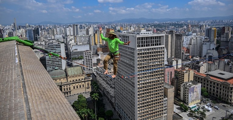 Brazilac hodao po žici postavljenoj na 114 metara od tla, prizor je nevjerojatan