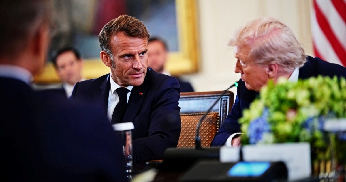 Trump šaptao Macronu, sve se čulo: "Putin želi dogovor, koliko god ludo zvučalo"