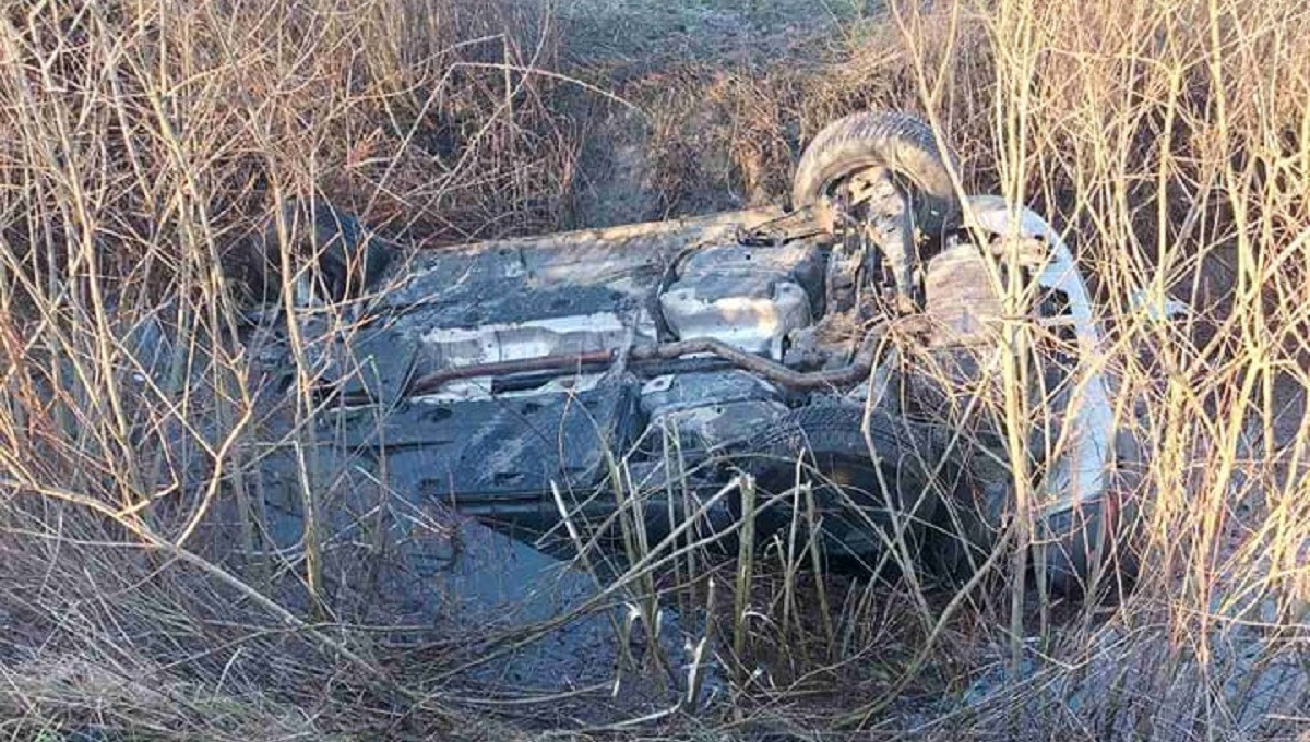 Stranci sletjeli s autoceste kod Bajakova, vatrogasci ih izvlačili iz auta