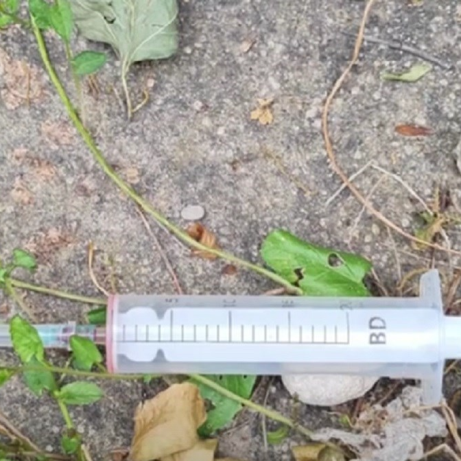 Narkomanske igle u dječjem parku u Zagrebu, žena se po danu drogirala u blizini