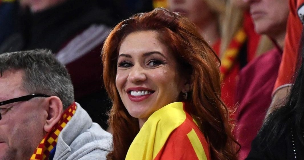 Navijačica Makedonije privukla poglede na utakmici u Varaždinu, pozirala fotografima