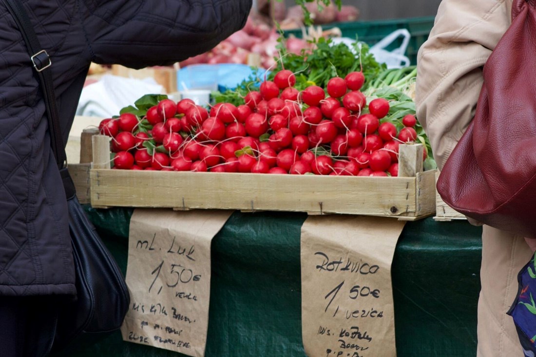 Znakovi po kojima ćete odmah prepoznati svježe rotkvice na tržnici