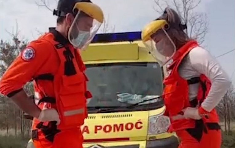VIDEO Medicinari iz Zadra zaplesali ispred vozila hitne, snimka je hit