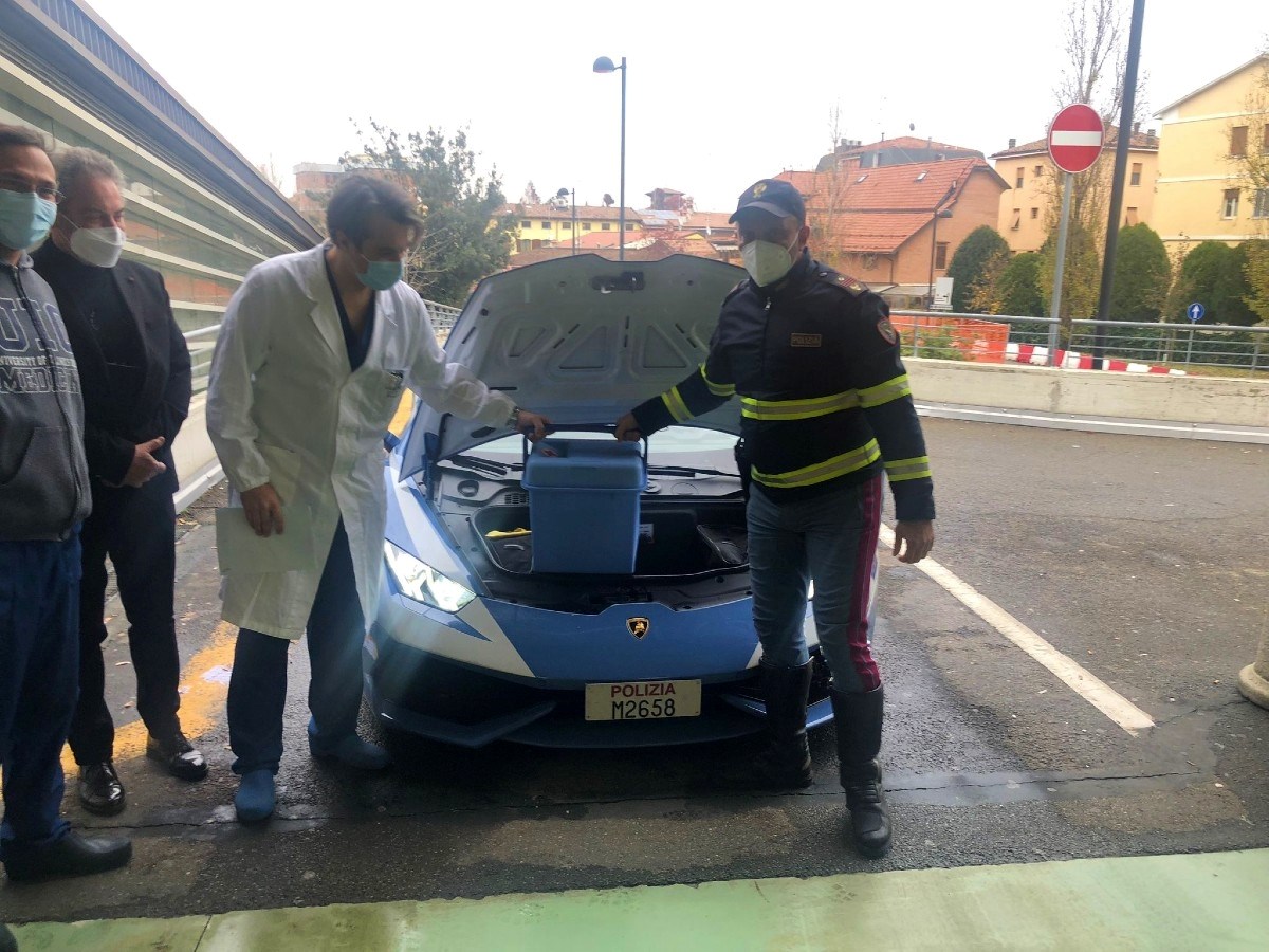 Lamborghinijem prevezli dva bubrega i spasili dva života