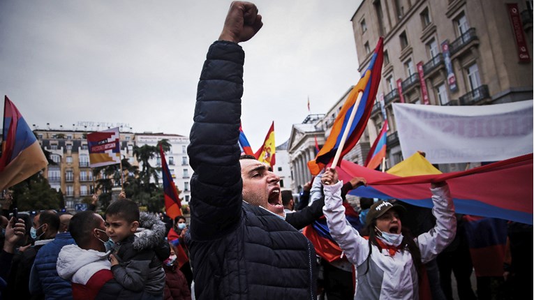 Stotinjak Armenaca prosvjedovalo u Madridu ispred veleposlanstva Turske
