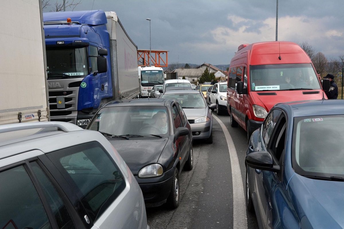 Krećete na put? HAK objavio upozorenje vozačima, evo gdje će biti najveće gužve