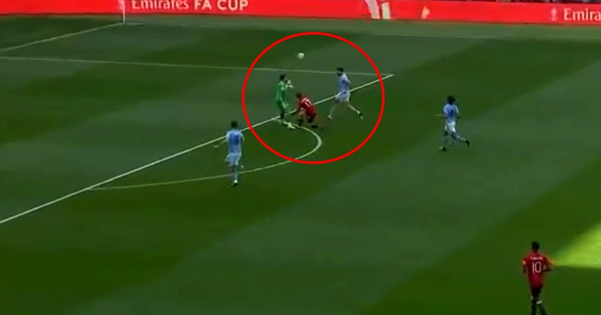Ogroman kiks Gvardiola u finalu FA kupa. Pogledajte kako je poklonio gol Unitedu