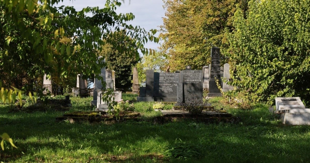 Lopov upao u mrtvačnicu na groblju u Đakovu, ukrao audio opremu