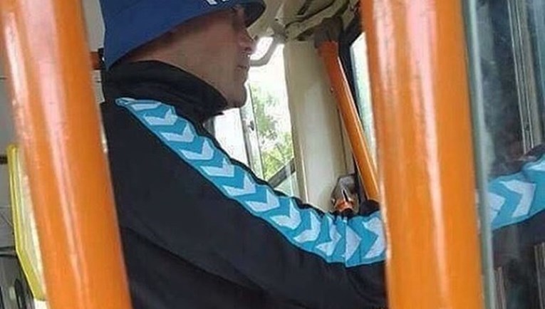 Lude fotke iz javnog prijevoza: Tip postao hit zbog onog što mu je izvirilo