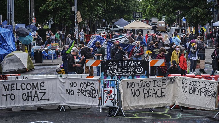 Amerika bruji o CHAZ-u, četvrti Seattlea koju su okupirali anarhisti