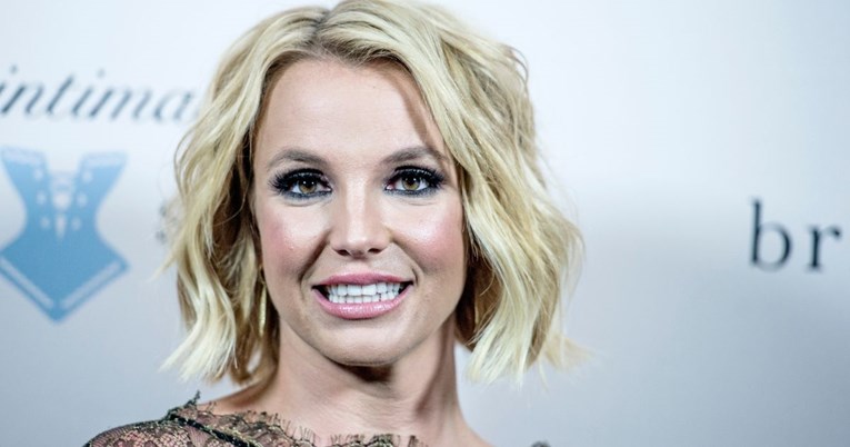 Novu NBA zvijezdu s leđa zgrabila Britney Spears. Htjela je fotku, a dobila šamar